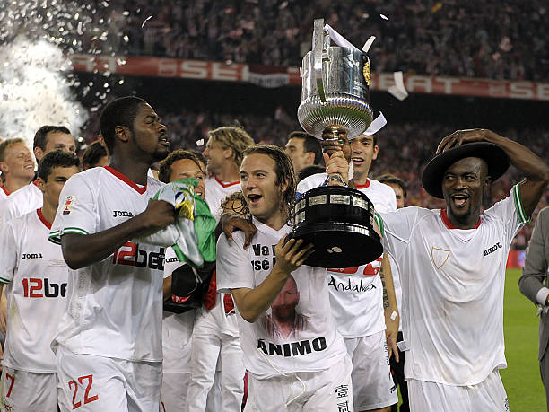 中国足球的 中国足球的