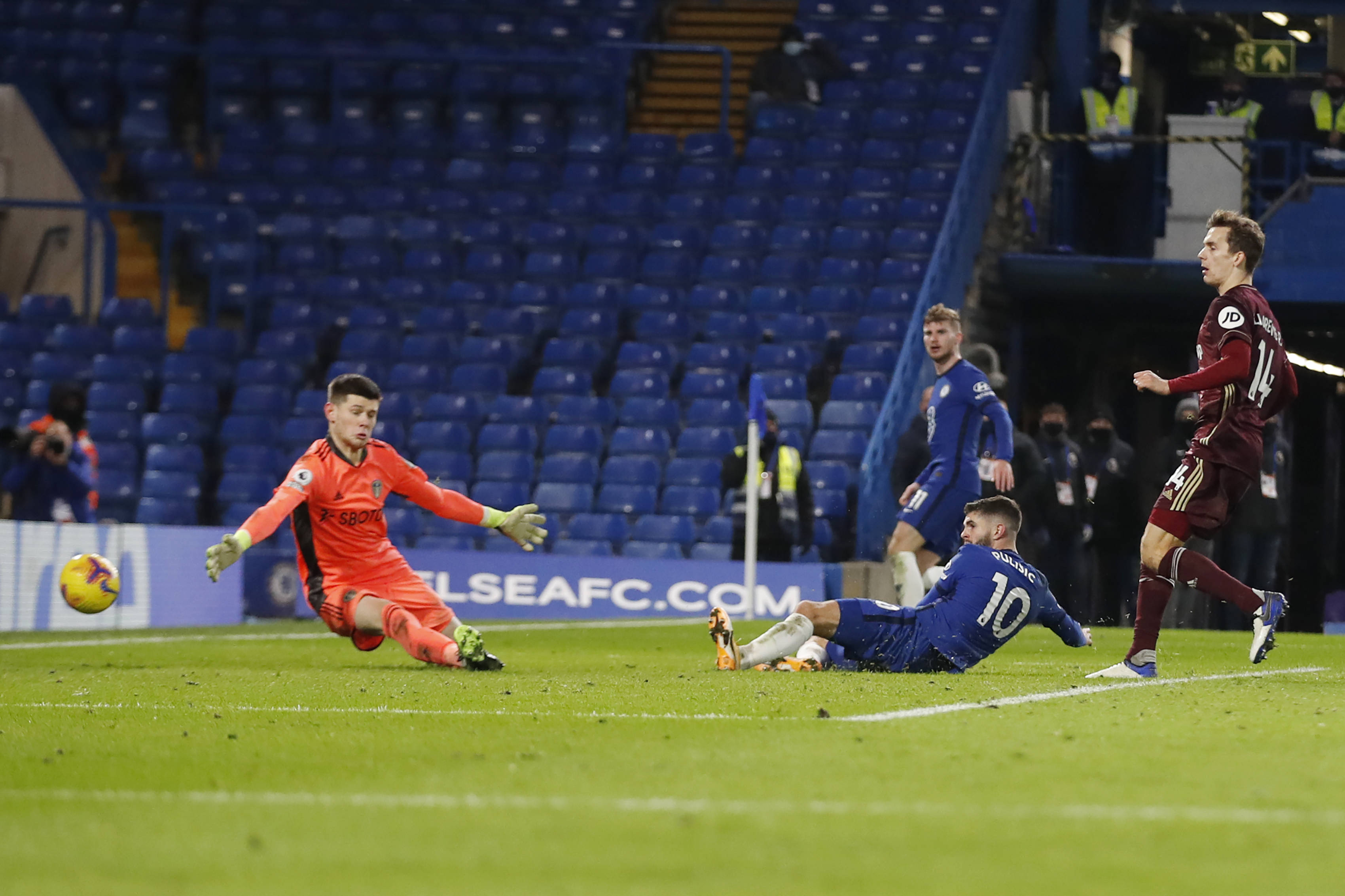 围绕字母哥 围绕字母哥